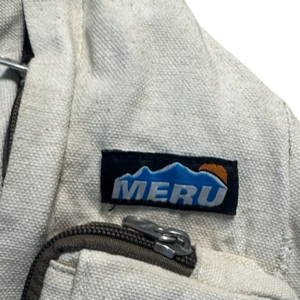 Meru Sling Bag Unisex OS White Good Canvas Crossbody Gorpcore Hiking Outdoor